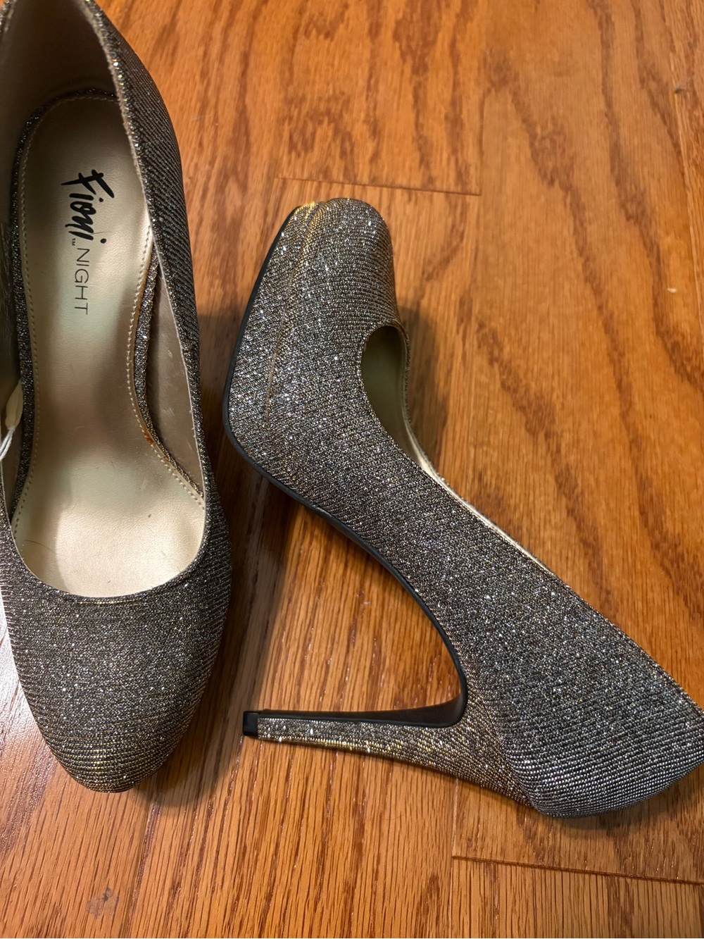 FIONI Clothing Metallic Glitter Stiletto Pumps - Silver